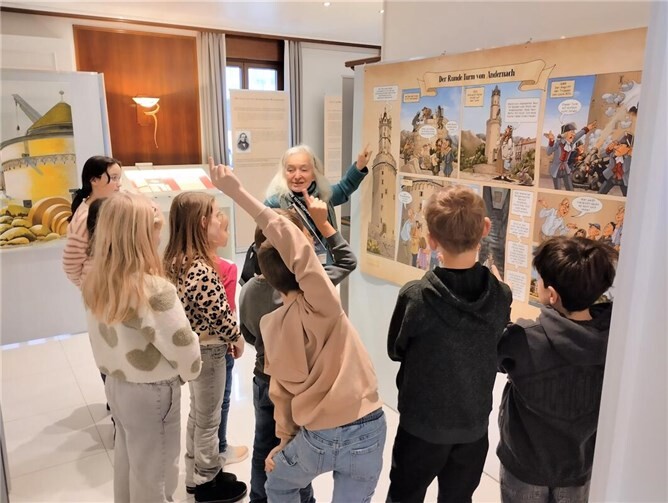 „Sagenhaft!“ - unter diesem Motto besuchten die Schülerinnen und Schüler der Klasse 4b der Andernacher Martinschule mit ihrer Lehrerin Ursula Hüls die aktuelle Sonderausstellung des Stadtmuseums in der „Bagatelle“. Foto: privat
