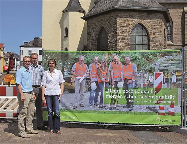 Sahen sich die Banner vor Ort an: Wirtschaftsförderer Dirk Schwindenhammer, Gerd Gerres und Waltraud Leersch (v.l.n.r.).privat