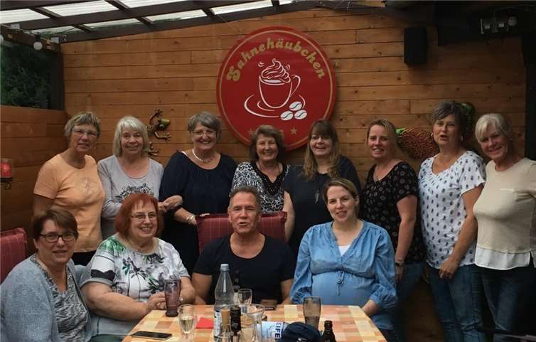Sahnehäubchen im Heuft'schen Garten in geselliger RundeFoto: privat