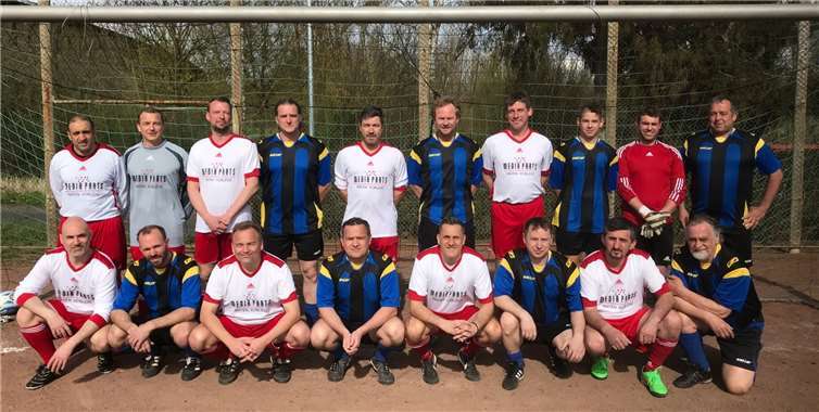 Saisonauftakt mit zwei zufällig ausgelosten Mannschaften.privat