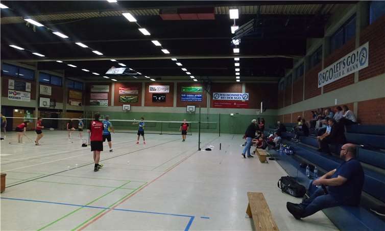 Saisoneröffnungsspiel 1. Mannschaft Badminton-Abeilung SSV Heimerzheim mit 6:2 gewonnen.Privat