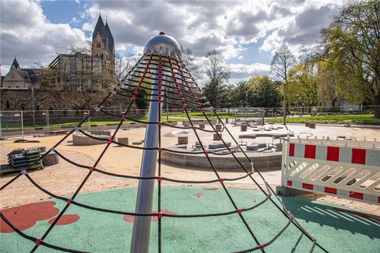 Saisonvorbereitung in Koblenz: Der Wasserspielplatz macht sich bereit.
