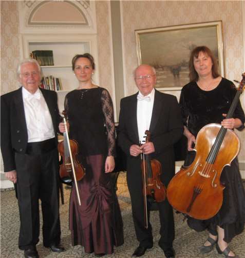 SalonEnsemble A(h)r Dur.Edith Stenz