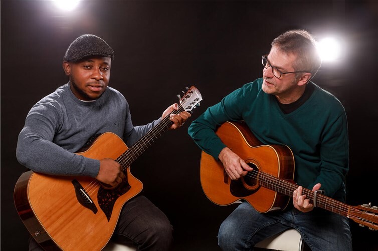 Sam Samba und Martin Buchholz mit neuem Programm zur Passion im Kloster Arenberg zu Gast