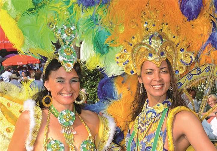 Samba-Tänzerinnen unter sich: Angelika (l.) von den „Rainhas do Samba“ und Rosaria (r.) von Timbalando Brasil.privat