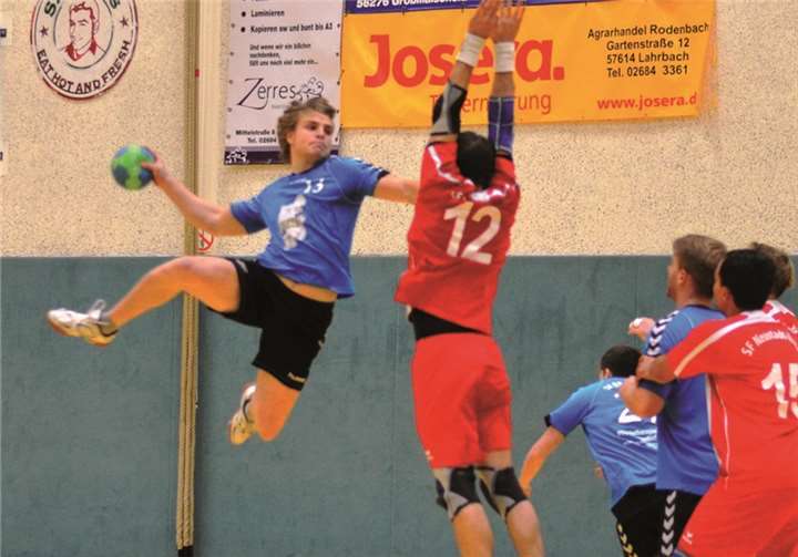 Samir Moser beim Sprungwurf. privat