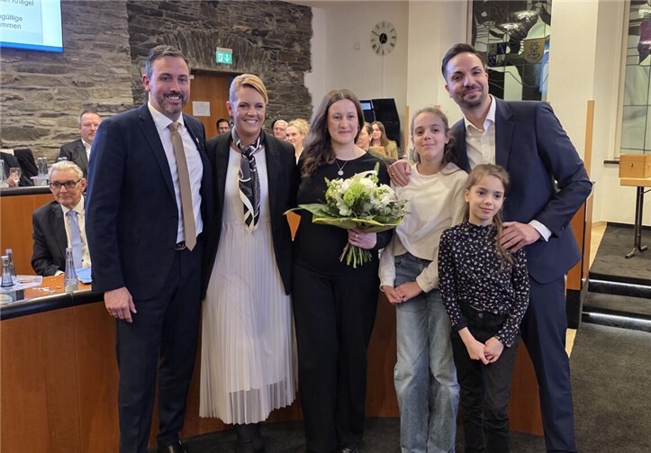 Sammy Labidi (rechts) im Kreise seiner Familie mit Oberbürgermeister Greiner und seiner Frau. Foto: WAMFO.DE