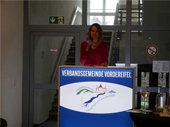 Amt-O-Mat feierlich eröffnet: Verwaltung der VG Vordereifel beweist digitalen Weitblick Sandra Gröntgen stellte die smarte Region MYK 10 vor.