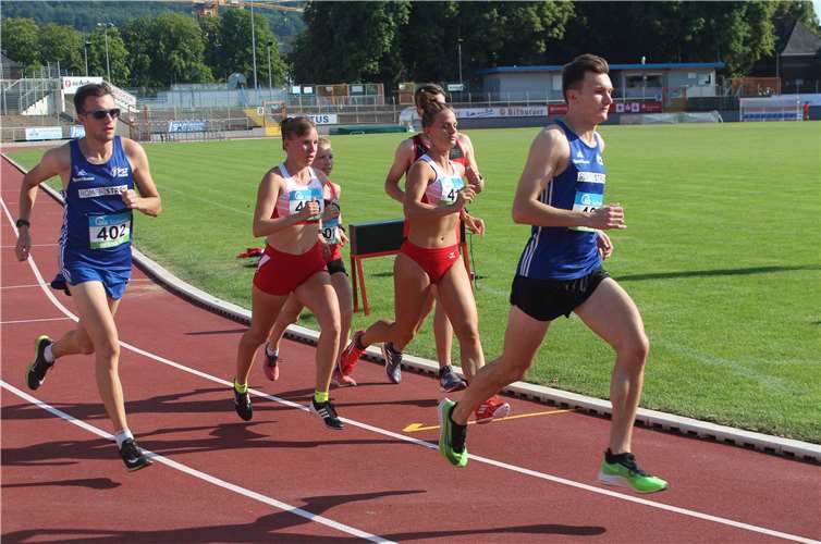 Sandra Teller (links) und Christine Zeni (rechts) im 5000m Lauf. Fotos: privat