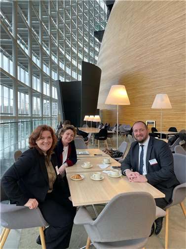 Sandra Weeser mit Abgeordneten des EU-Parlaments. Foto: privat