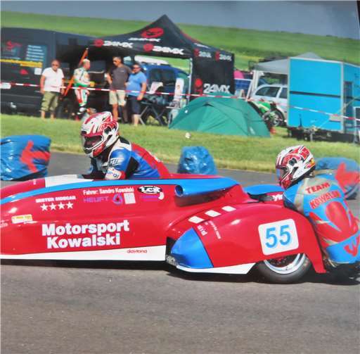 Sandro Kowalski (li.) und Tim Röder bei ihrer Renn-Premiere auf der Strecke des Flughafens Walldürn.Privat