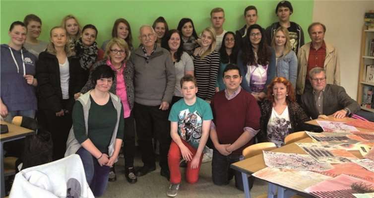 Sara Atzmon besuchte als überlebende des KZ die Schüler der Konrad-Adenauer-Schule.  Privat