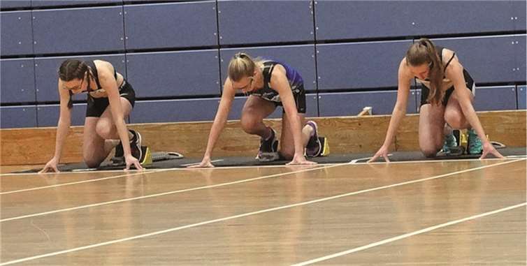 Sarah Gilles, die neue Rheinland-Vierkampf-Meisterin (U16) beim Start (rechts). privat