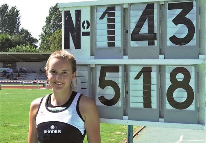 Sarah Gilles, erstmals im neuen Trikot, nach dem Weitsprung überglücklich die 5 Meter-Marke weit übertroffen zu haben.privat