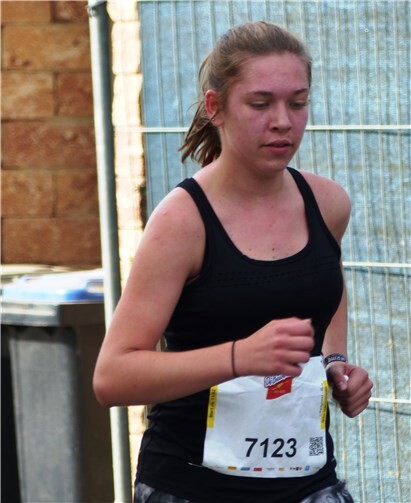 Sarah Gräf auf den Straßen in Polch beim 10000m-Lauf unterwegs. Foto: TV Cochem