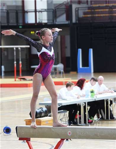 Sarah Hoepp bei ihrer Balken-Übung.