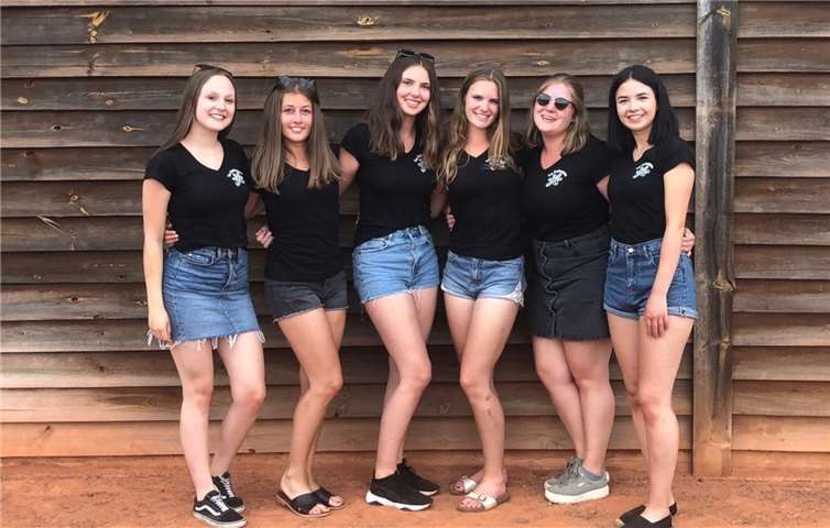 Aufstieg der Damen- mannschaft in die C-Klasse Sarah Karst, Eva Geisen, Lisa Emmerich, Alena Weiler, Sophie Faber und Anya Leister (von links). Foto:TUS Fortuna Kottenheim