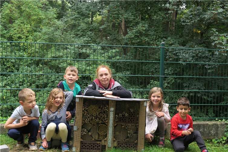 Sas Team konnte mit den Kindern Blumenkasten und ein Insektenhotel bauen.Fotos: privat