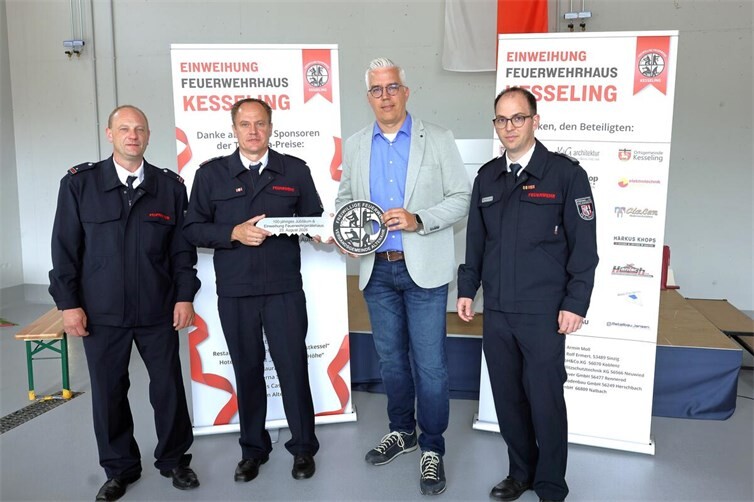 Sascha Bauer, Thorsten Schmitz, Dominik Gieler, Florian Ulrich, symbolische Schlüsselübergabe