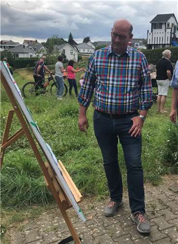 Sascha Schoblocher ist überzeugt, dass die Kinder auf dem Spielplatz Erfahrungen wie Selbstvertrauen, Sicherheit und Entdeckerfreude lerne.