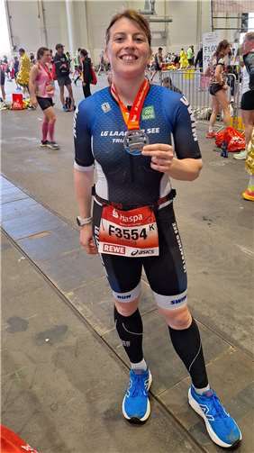 Saskia Alflen nach ihrem Marathon in Hamburg.  Foto: Johannes Welter