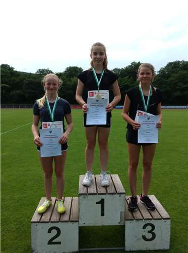 Saskia Klein (RSplus), 1. Platz, 100 Meter; Lilly Emrich (EKG), 2. Platz, 100 Meter.