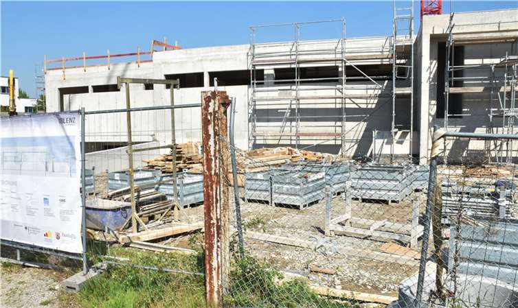 Sauna und Gastronomie, sie sind im Rohbau fertig, werden 11,4 Millionen Euro kosten. Foto: HEP