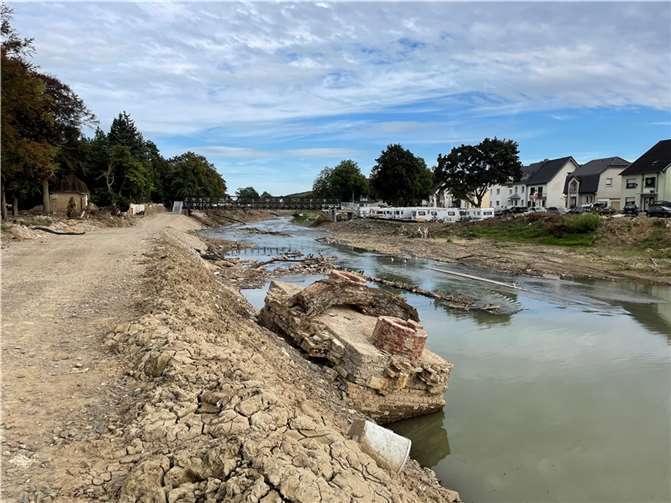 Bad Neuenahr-Ahrweiler: Wiederaufbau der städtischen Infrastruktur schreitet voran Schäden am Ahrufer im Oktober 2021. Foto: ROB