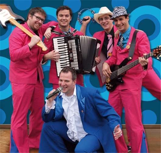 „Schäl Pänz“ werden am Karnevalssamstag, 25. Februar 2017 wieder ihr ganzes Repertoire an Karnevalsknallern von den Höhnern bis Kasalla zum Besten geben.Schäl Pänz