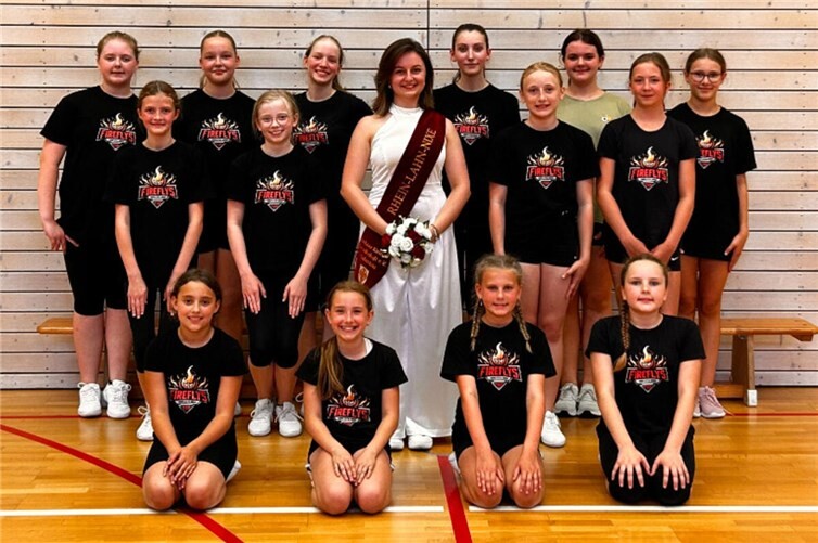 Schärpe trifft TGO-Cheerleader.