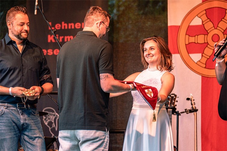 Schärpen Übergabe an die Lehner Kirmes Gesellschaft e.V.