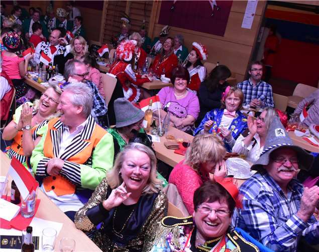 Schallend gelacht wurde in der Jakob-Reif-Narrhalla über die Witze der Büttenredner.