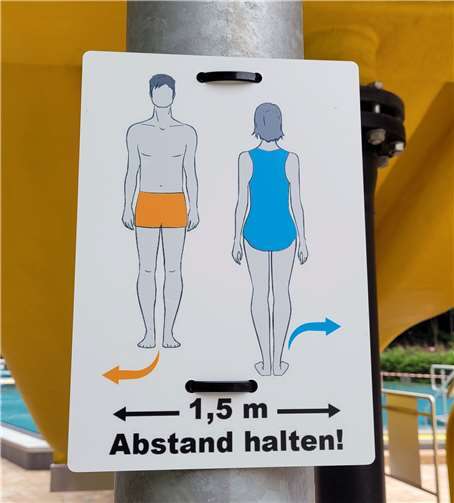 Schaubilder weisen auf die Hygieneregeln hin.