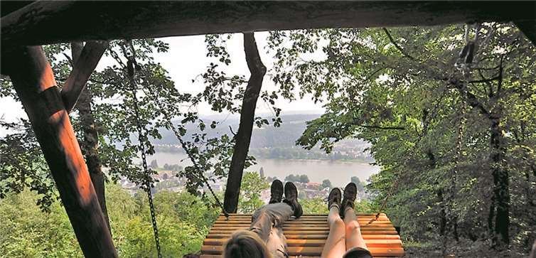 Schaukeln entlang der Eifelleiter laden zum Träumen und Verweilen ein.