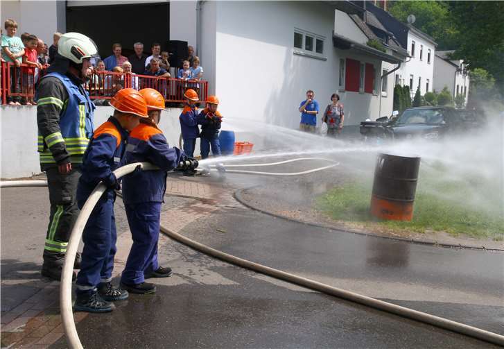 Schauübung der Jugendfeuerwehr.