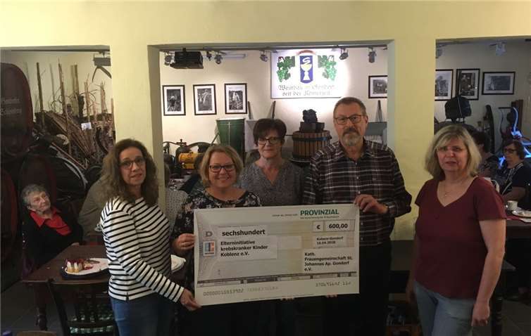 Scheckübergabe im Weinmuseum Gondorf.privat