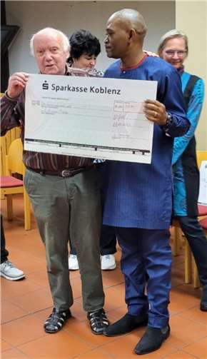 Scheckübergabe in Güls.  Foto: privat
