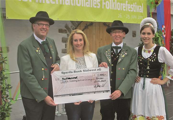 Scheckübergabe in Winningen.privat