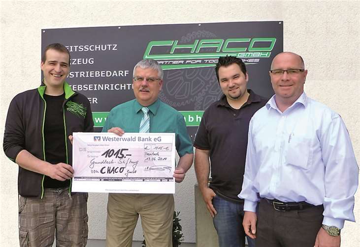 Scheckübergabe in der Firma Chaco GmbH in Dernbach. privat