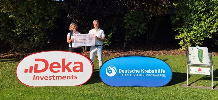 Scheckübergabe mit dem Spendenerlös des Finaltages: v.l. Britta Jelden (Kreissparkasse Ahrweiler), Christian Greiten (Stiftung Deutsche Krebshilfe).