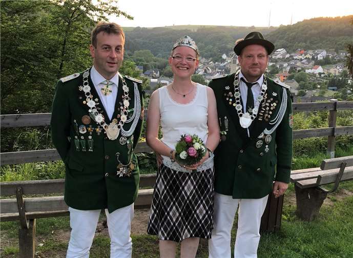 Scheibenkönig Frank Krayer, Königspaar Esther und Rolf Doll.