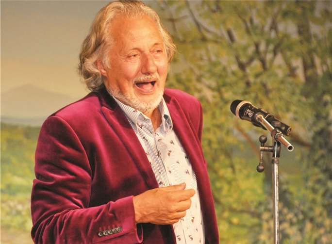 Schelmisch und höchst unterhaltsam: Konrad Beikircher. -FA-