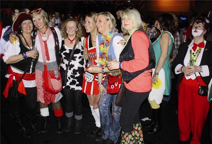 „Schenk mir dein Herz und ich zeig dir was dir gefällt“, flirteten diese Grazien um die Wette. DL