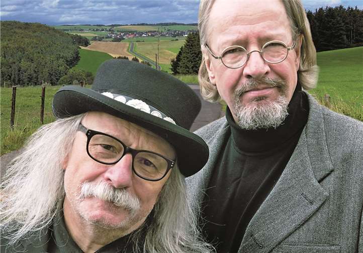 „Scher dich zur Eifel“ ist das dritte gemeinsame Programm, seitdem sich Achim Konejung, der lange Bärtige mit dem Klavier, und Hubert vom Venn, der kurze Bärtige mit dem schwarzen Hut, 2012 spontan auf der Bühne zusammentaten. privat