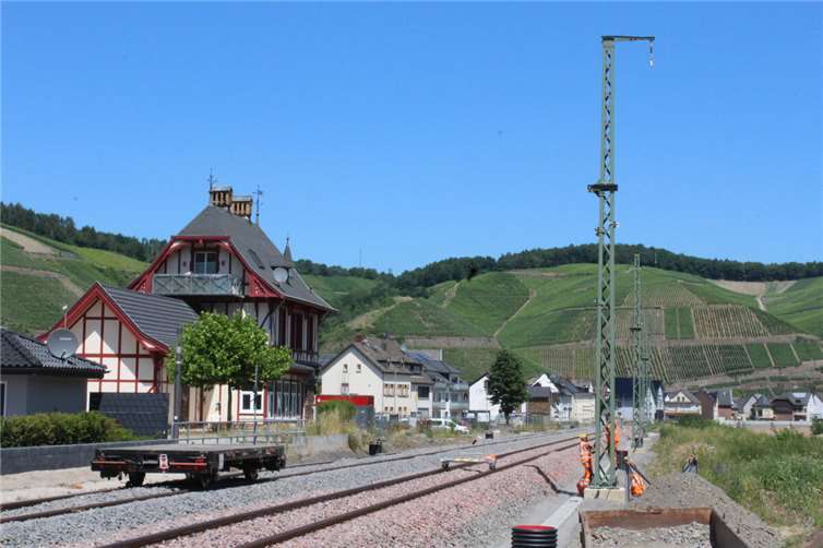 Schienen der Ahrtalbahn in Dernau.  Foto: WITE
