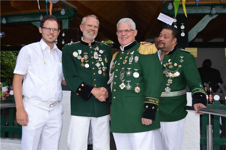 Schießmeister Ralf Strang, der neue Altkönig Thomas Wickord, Präsident Wolfang Strang und Kenny Heydecke.