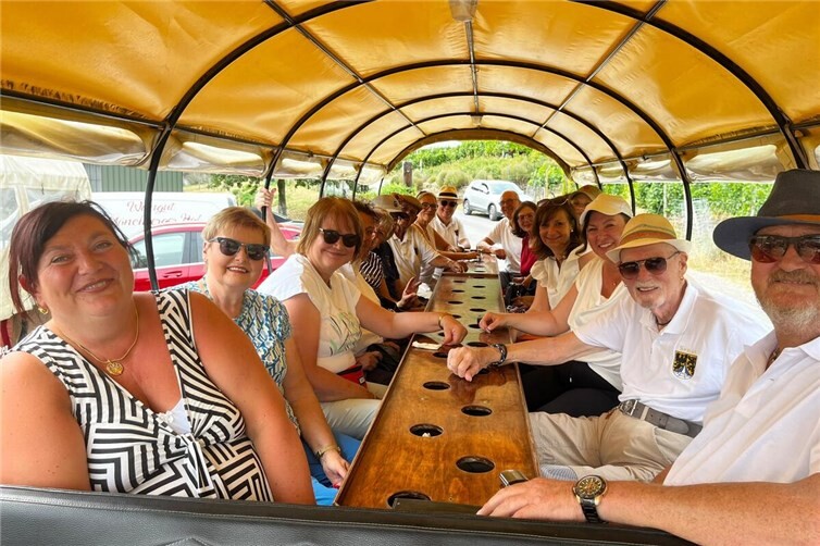 Schinnebröder-Gruppierungen bei Planwagenfahrt