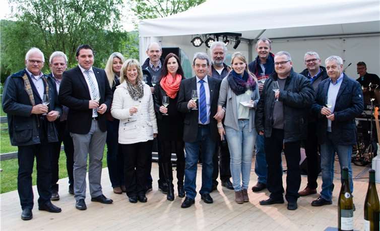 Schirmherr, Ehrengäste und Vertreter der Verbandsgemeinde Cochem freuten sich über eine wieder einmal gelungene Jungweinprobe.privat