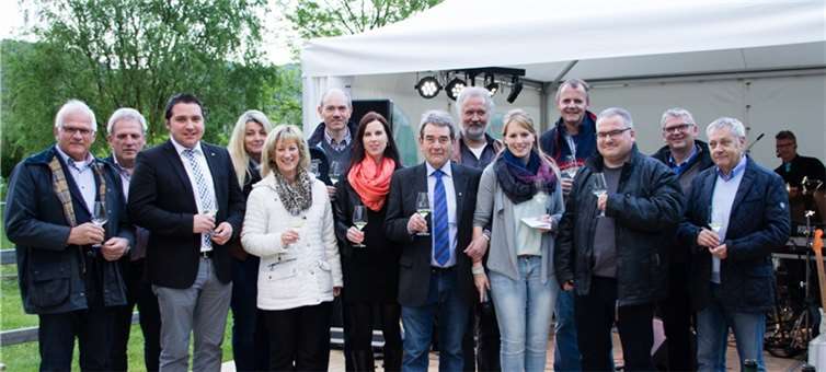 Schirmherr, Ehrengäste und Vertreter der Verbandsgemeinde Cochem freuten sich über eine wieder einmal gelungene Jungweinprobe.privat