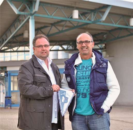 Schirmherr Jürgen Kohler (r.) und Organisator Konrad Urmetzer konnte schon einmal vorab erste Eindrücke zum Turnier gewinnen. privat